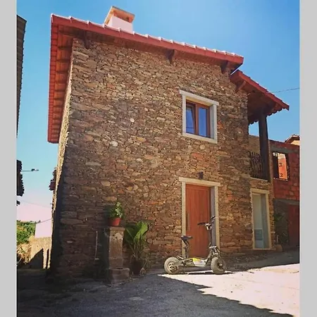 Casinha Da Fonte Hébergement de vacances *